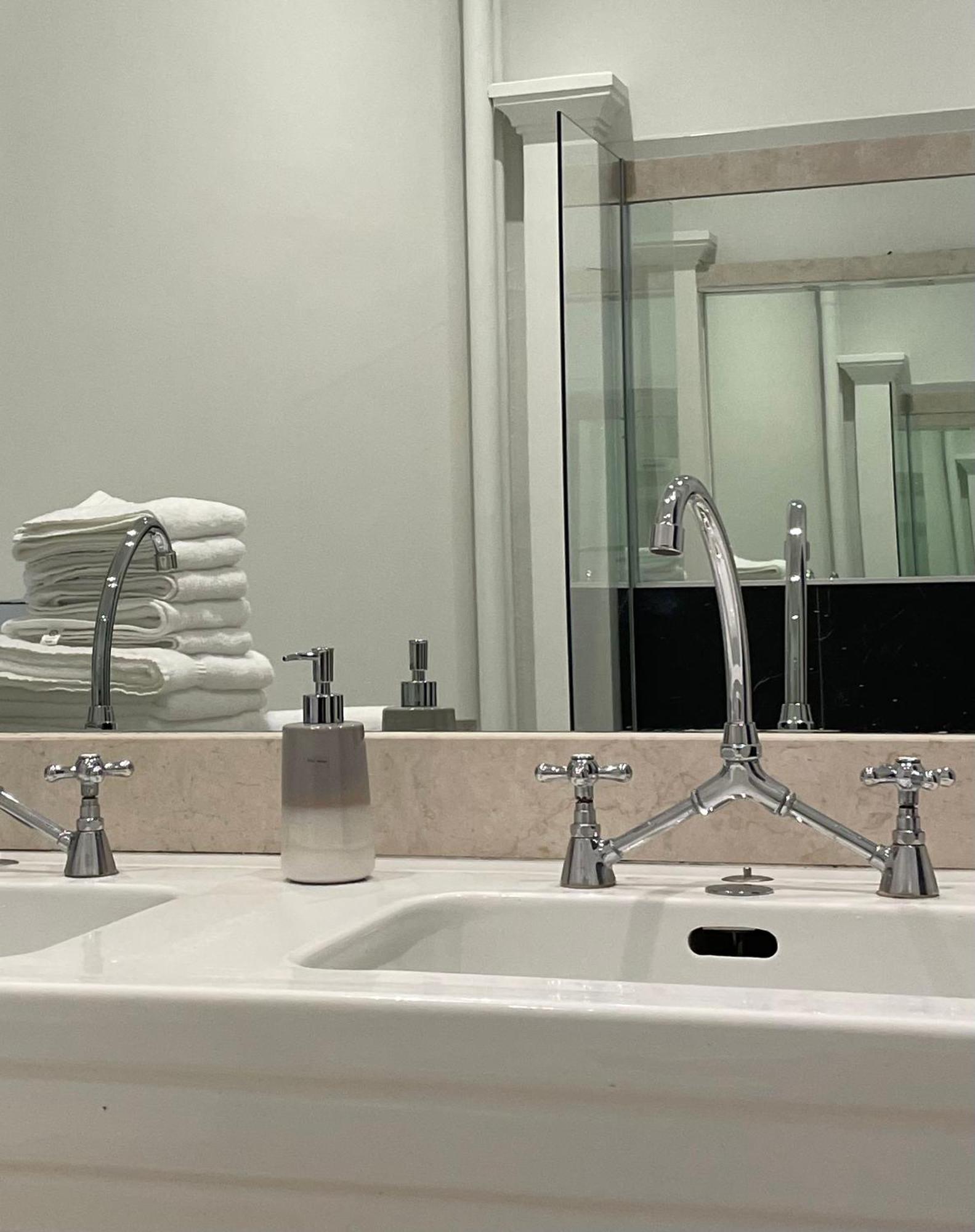 Grand Appartement D'Exception Au Chateau Randin Écully Dış mekan fotoğraf